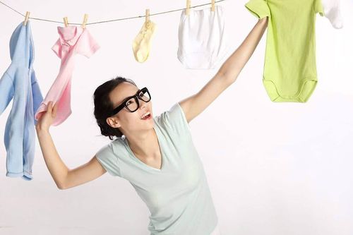 童年的旧衣 为何一件衣服，能成为挥之不去的阴影？